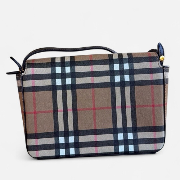 BURBERRY
Hampshire Crossbody Bag✨ - Picture 2 of 6